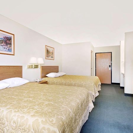 Super 8 By Wyndham Battle Mountain Hotel Exterior foto