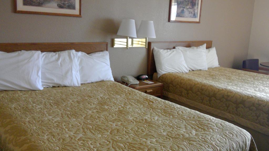 Super 8 By Wyndham Battle Mountain Hotel Quarto foto