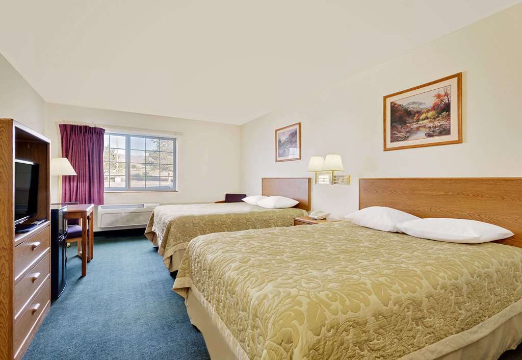 Super 8 By Wyndham Battle Mountain Hotel Quarto foto